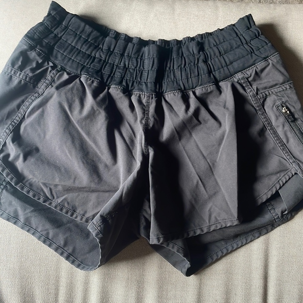 Lululemon shorts size 4 or 6